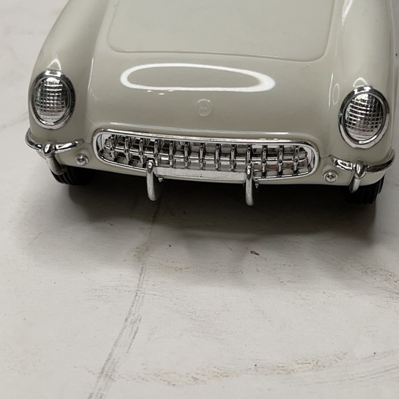 #8732 AMT Ertl 1953 Corvette Polo White 1/25 Scale Plastic Promo Model Car NEW - Picture 3 of 13